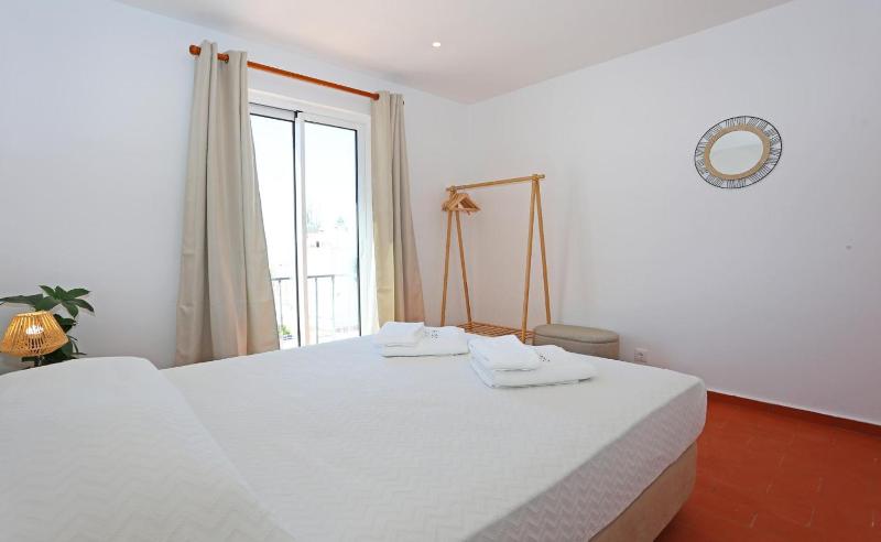A06 - Seaview 1 Bed Apartment - image 6