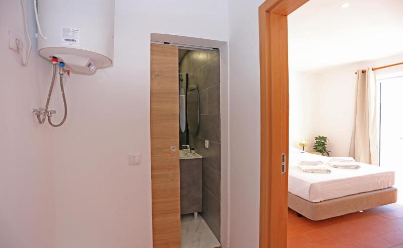 A06 - Seaview 1 Bed Apartment - image 9