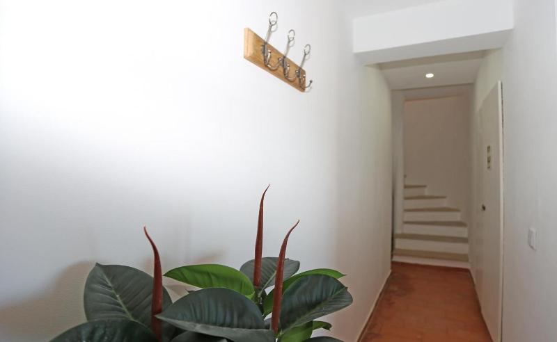 A06 - Seaview 1 Bed Apartment - image 12
