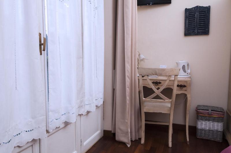 Deluxe Double Room with Balcony image 4