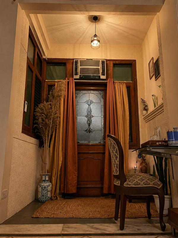 Cozy Theater Stay in DLF Phase 1 - image 5