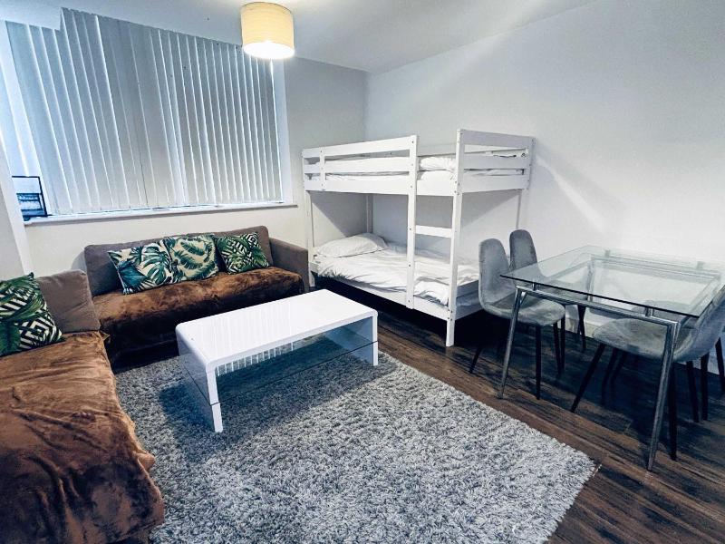 Pet-friendly 1BR Apt sleeps 4 in BMH Centre with Parking - image 23