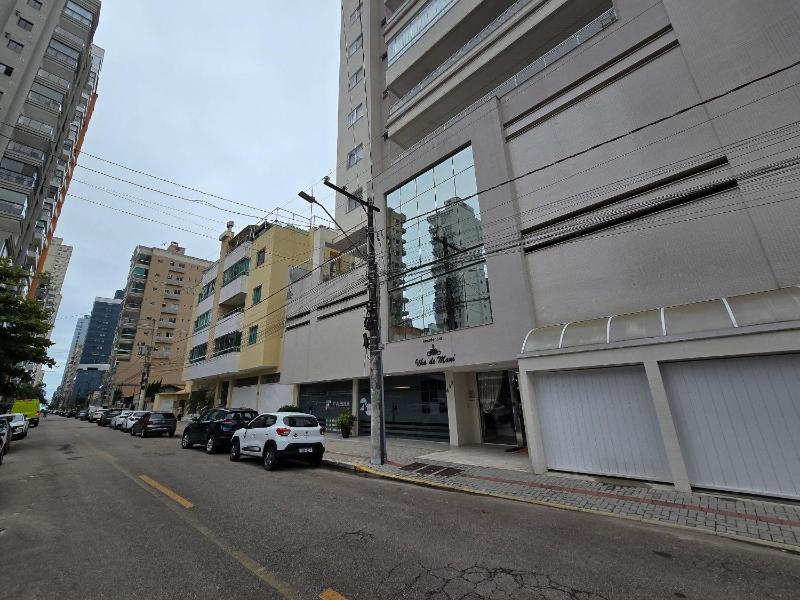Apartment with 3 suites! - image 18