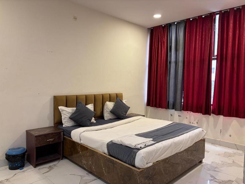 PLAY HOTEL GOLDEN RIVAAH Indirapuram - image 14