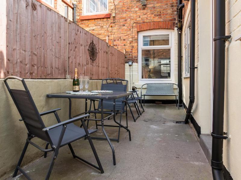 22 Ashville Avenue - image 3