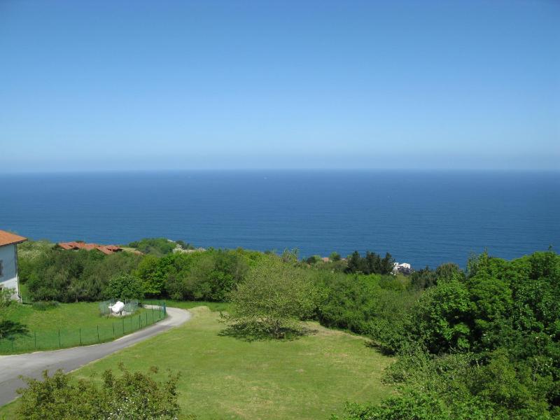 Twin Room with Extra Bed image 3