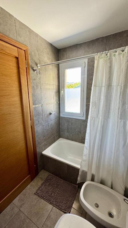 Centrico departamento con cochera privada - image 11