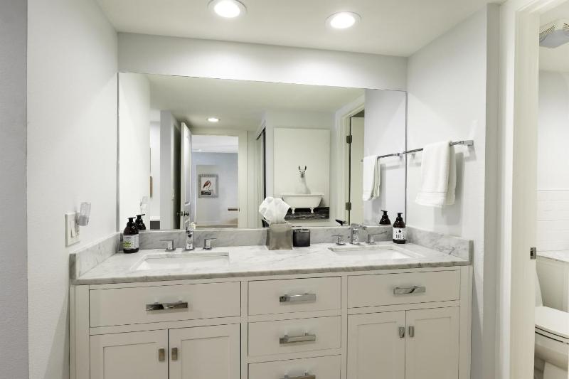 Serene Oasis Condo in Palm Springs - image 29