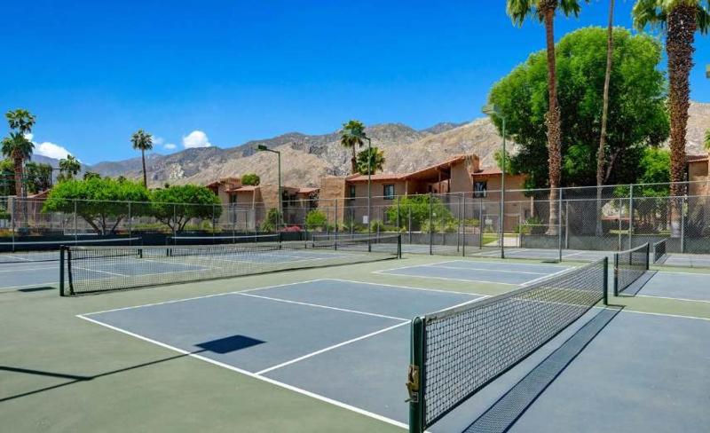 Serene Oasis Condo in Palm Springs - image 20
