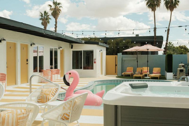 Mod Retreat in Vibrant Palm Springs - image 35