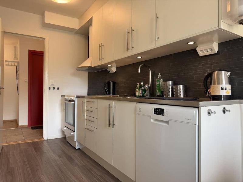 2BR Worker & family Apartment Near Volvo Tv In Each Room - image 4