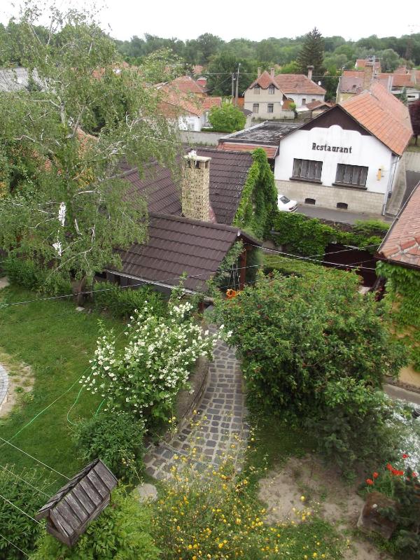 Triple Room with City View image 2