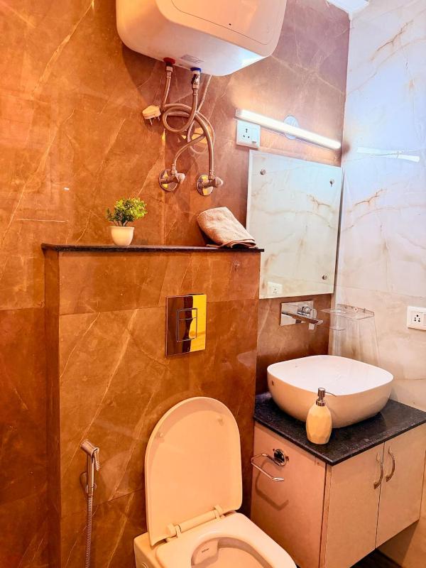 Luxury 1BHK on Golf Course Road with Self Check In - image 16