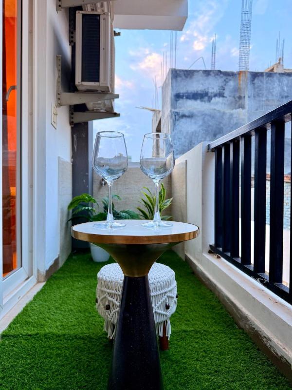 Luxury 1BHK on Golf Course Road with Self Check In - image 39