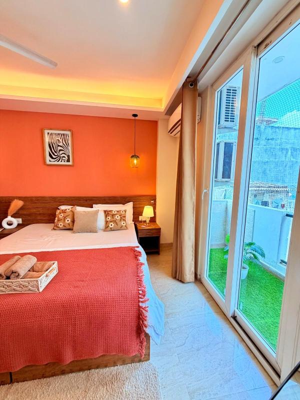 Luxury 1BHK on Golf Course Road with Self Check In - image 26
