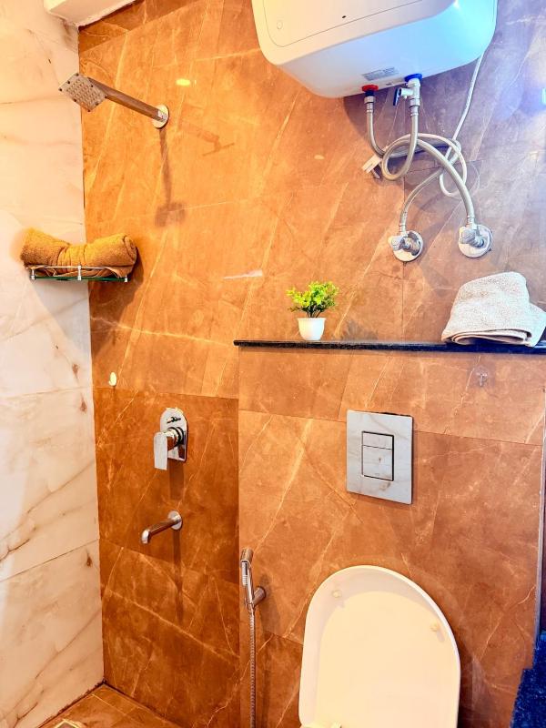 Luxury 1BHK on Golf Course Road with Self Check In - image 13