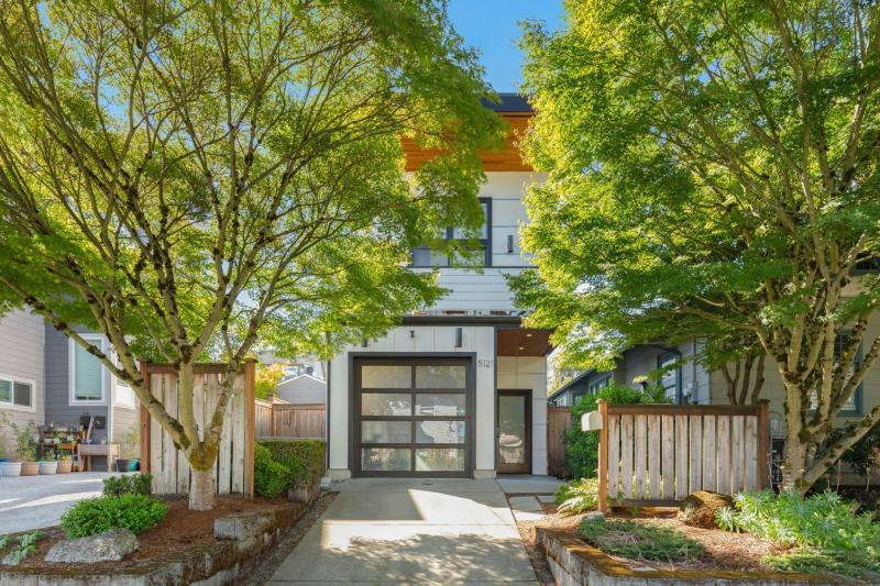 3BR 2.5BA The Orcas Parkside- In Seward Park near the lake - image 5