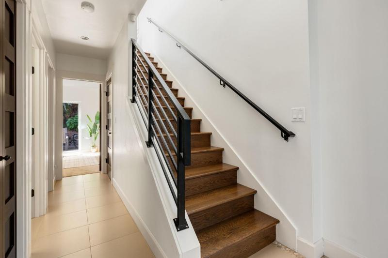 3BR 2.5BA The Orcas Parkside- In Seward Park near the lake - image 14