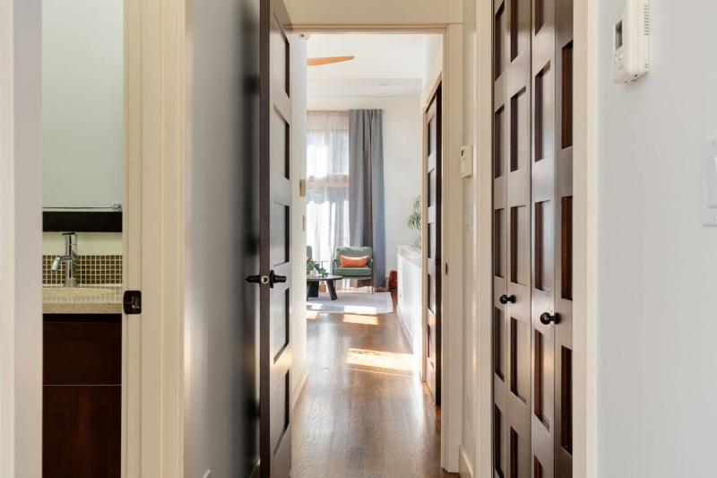 3BR 2.5BA The Orcas Parkside- In Seward Park near the lake - image 6