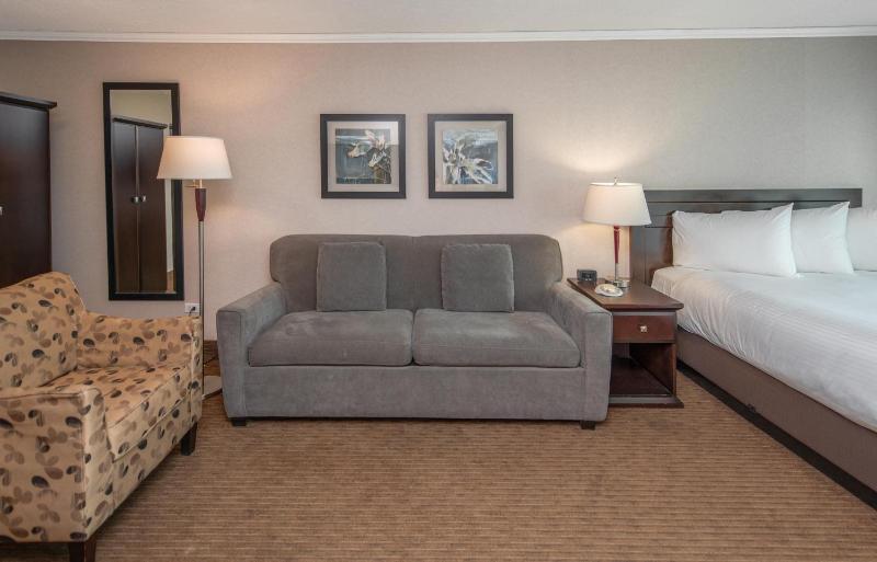 Campus Tower Suite Hotel - image 36
