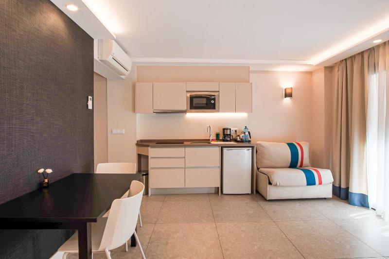 Posidonia Aparthotel - image 5