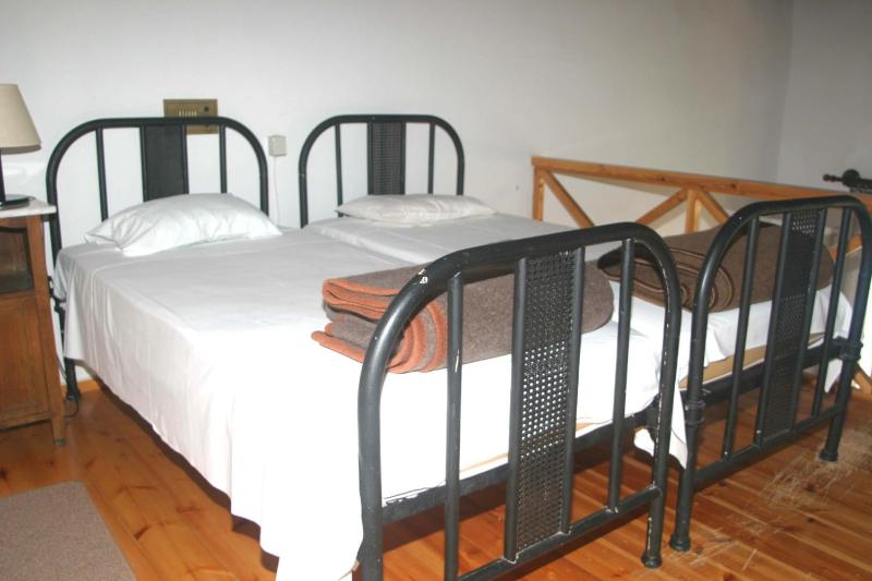 Deluxe Quadruple Room image 2