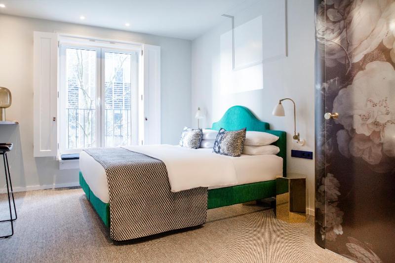 Double Room image 3