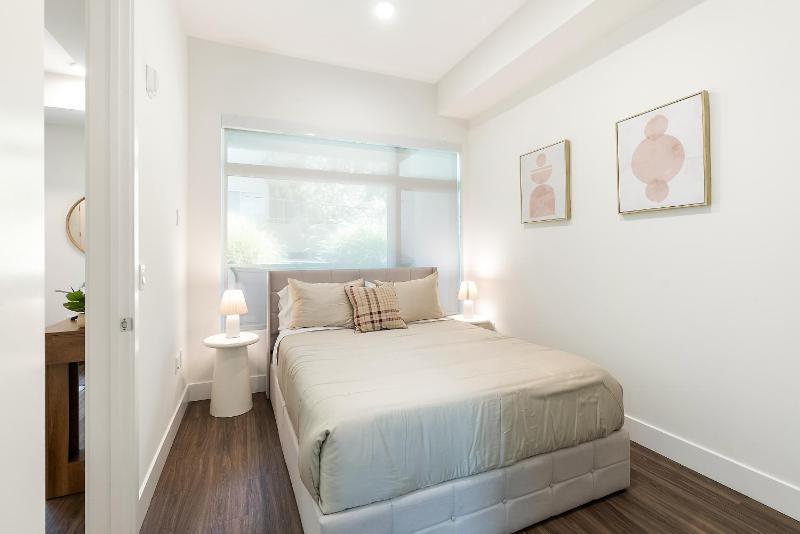 Elegant Hollywood 1BD Pool Parking Gym - image 14