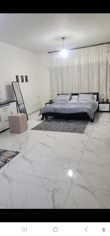 Safeway Apartment - image 16