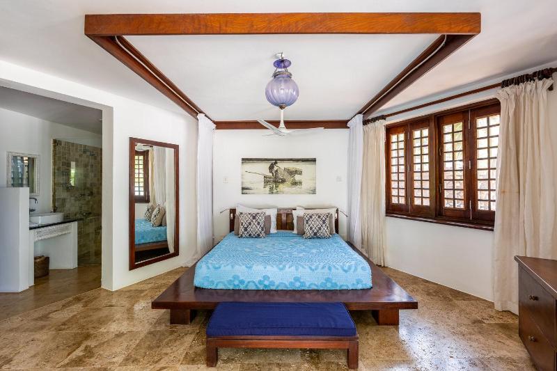 Tequila Sunrise Beach Villa-Diani Beach - image 14