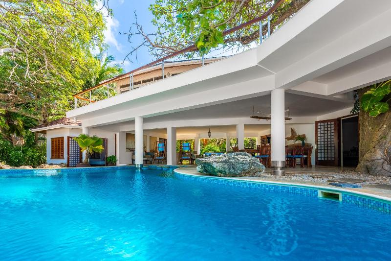 Tequila Sunrise Beach Villa-Diani Beach - image 11