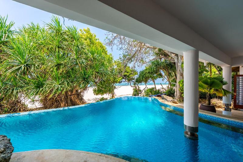 Tequila Sunrise Beach Villa-Diani Beach - image 13