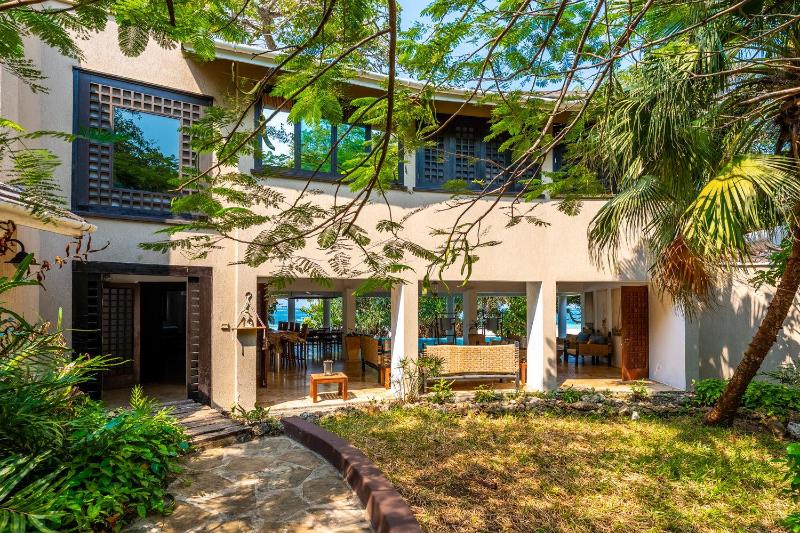 Tequila Sunrise Beach Villa-Diani Beach - image 6