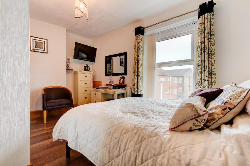 Budget Double Room image 3