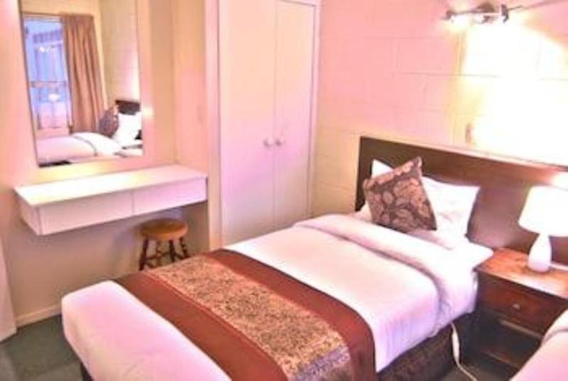 Barcelona Motel - image 9