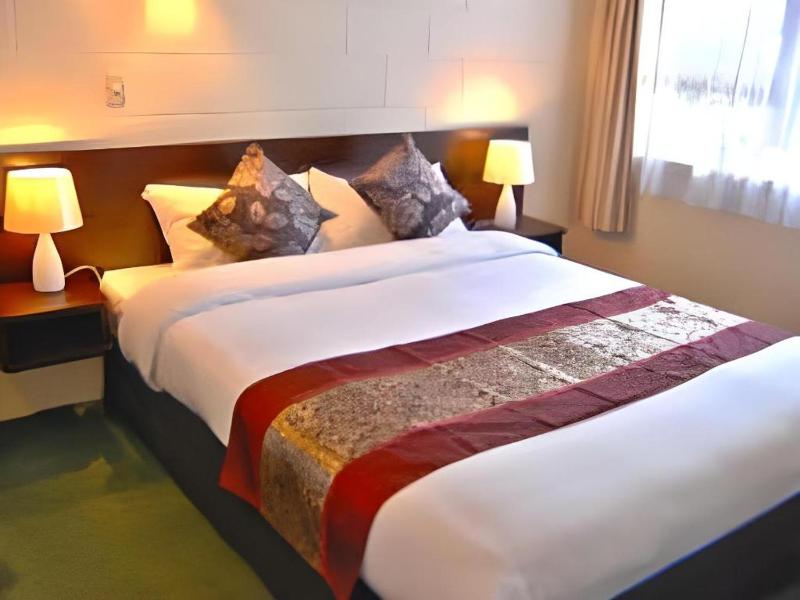 Barcelona Motel - image 19