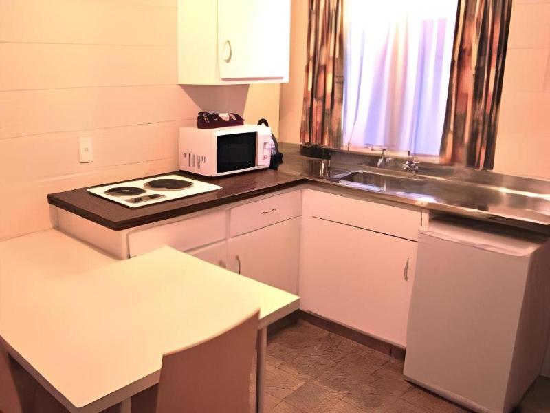 Barcelona Motel - image 16