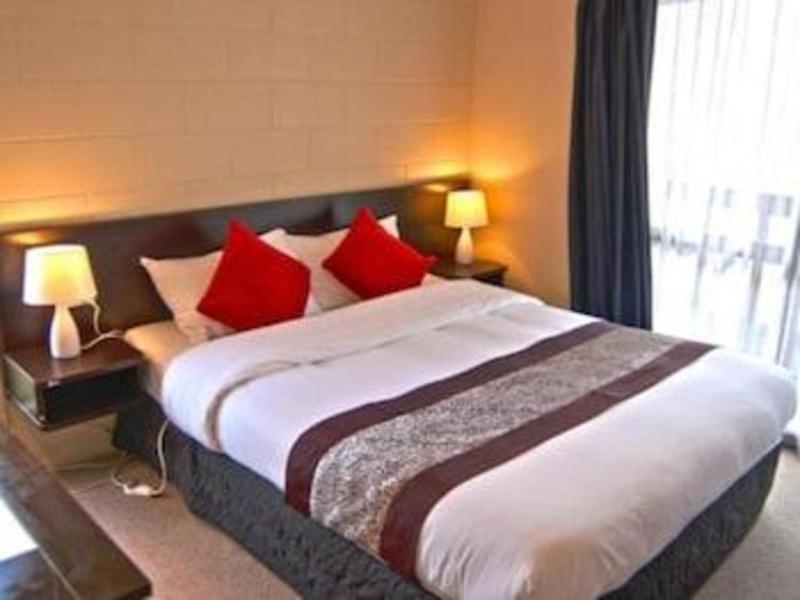Barcelona Motel - image 17