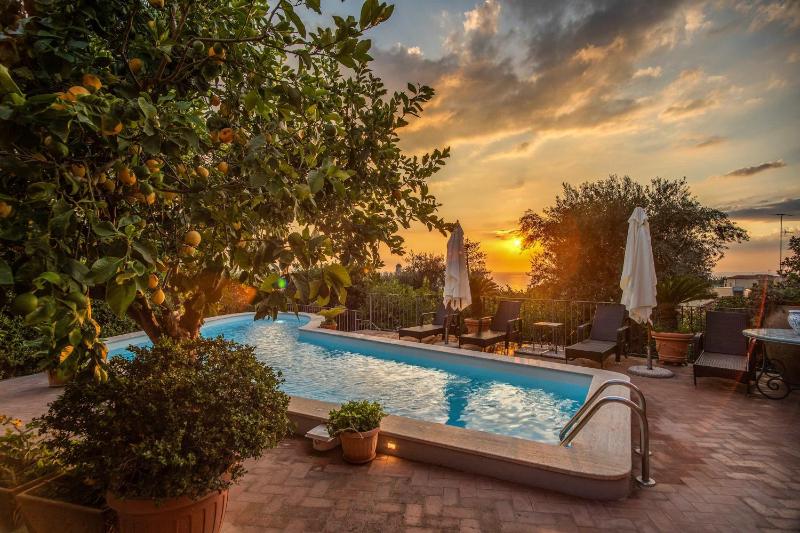 Antique Villa Lucia by Feeling Italy in Town Center with Pool Sea Views and Daily Housekeeping - image 11