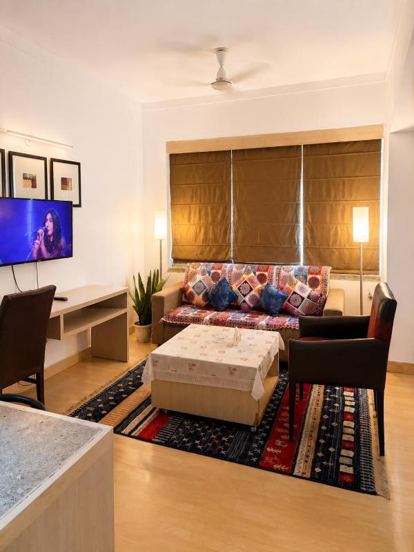Spacious Luxury Room with View studio flat - image 8