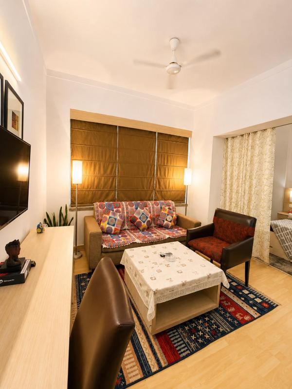 Spacious Luxury Room with View studio flat - image 7