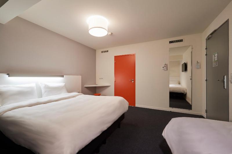 Standard Triple Room image 3
