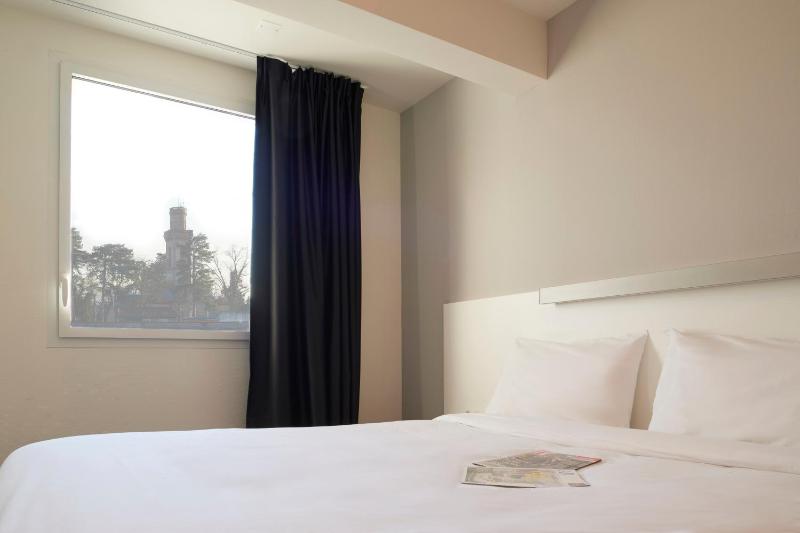 Standard Triple Room image 4