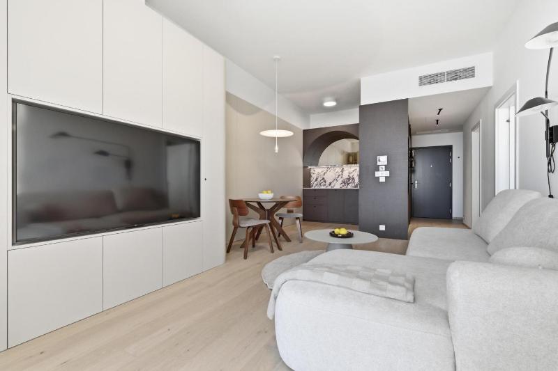 Eurovea Tower Apartment 36th Floor Castle View & Free Parking - image 2