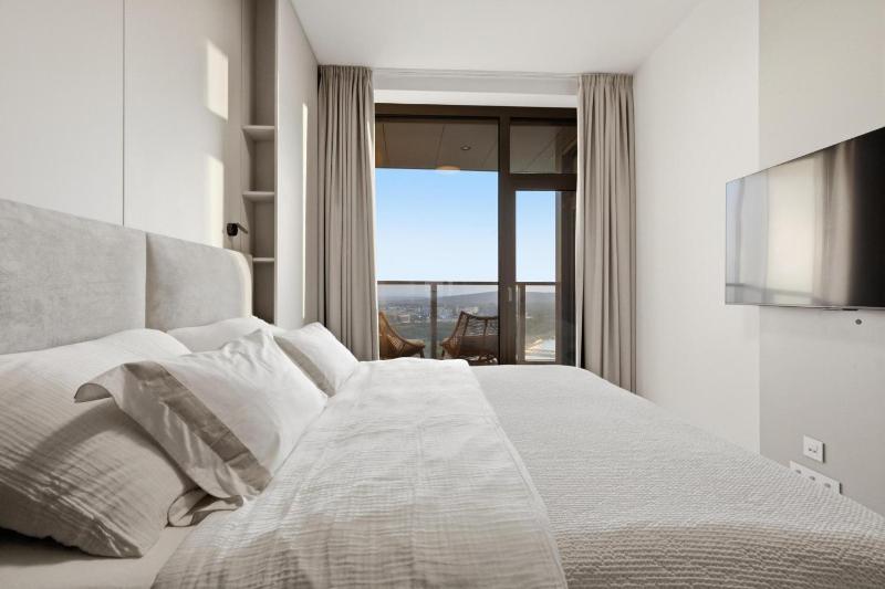 Eurovea Tower Apartment 36th Floor Castle View & Free Parking - image 13