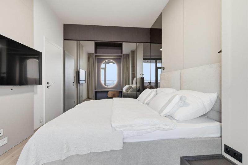 Eurovea Tower Apartment 36th Floor Castle View & Free Parking - image 14