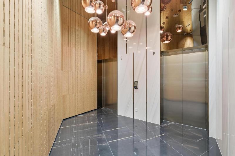 Eurovea Tower Apartment 36th Floor Castle View & Free Parking - image 11