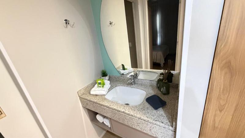 Blend Marista Luxo! Ar no quarto e na sala! Cozinha pra Café da manhã ou buffet na mesma torre! Restaurante em frente e Empório Prime na esquina! - image 25
