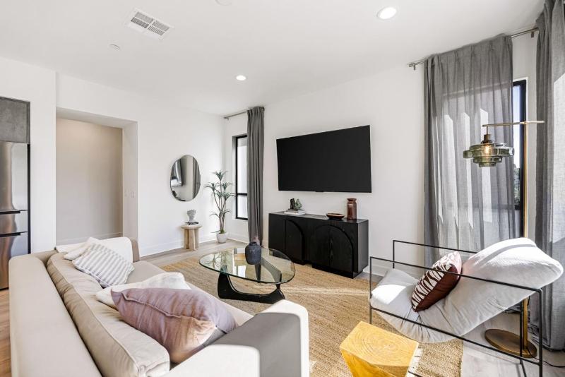 NEW Echo Park Rooftop Retreat Designer Interiors - image 6