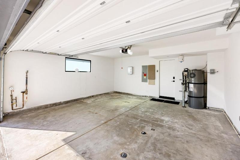 NEW Echo Park Rooftop Retreat Designer Interiors - image 8